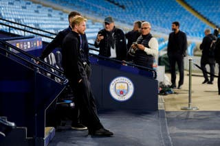 Kevin de Bruyne prossegue para o tom do estádio Atihad